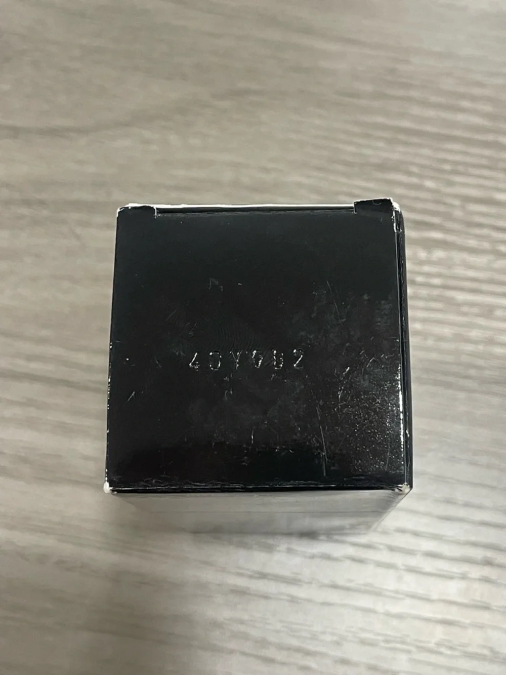 Giorgio Armani Luminous Silk Foundation Colour: 5.9 - Picture 7 of 8